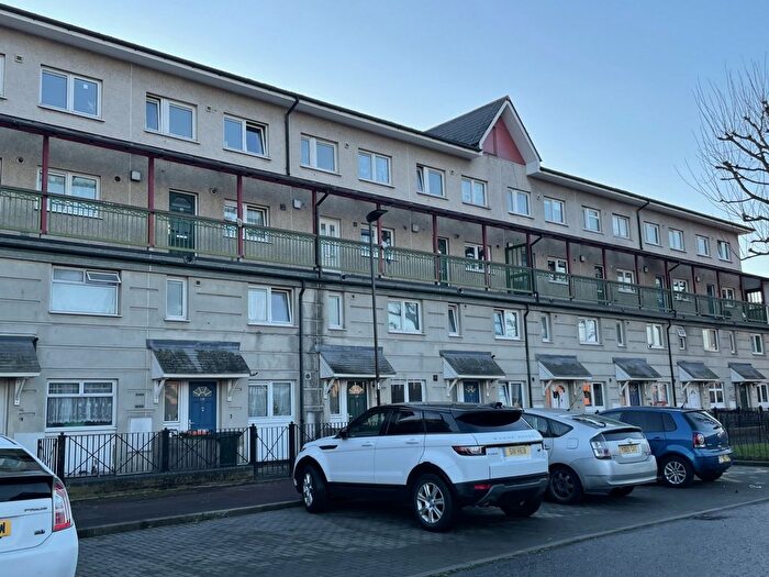 2 Bedroom Flat To Rent In Road, Canning Town, E16