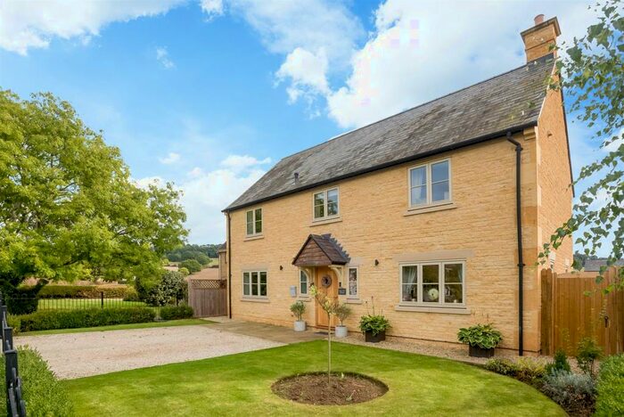 4 Bedroom Detached House For Sale In Hidcote View, Mickleton, GL55