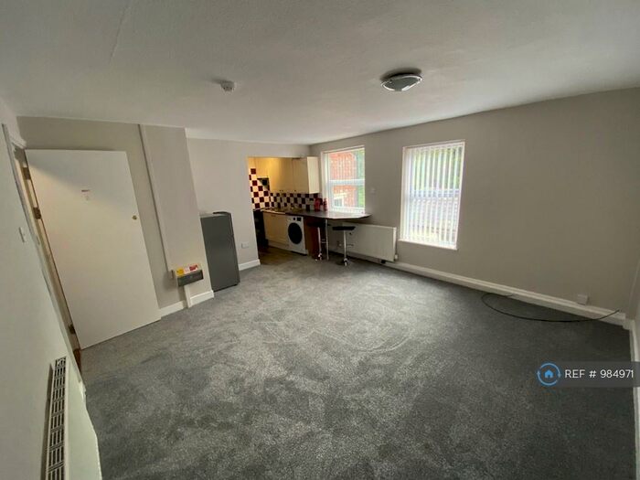 2 Bedroom Flat To Rent In Southport, Southport, PR9