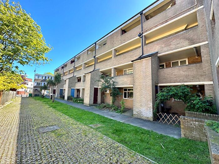 3 Bedroom Apartment To Rent In White Lion Walk, Gosport, PO12