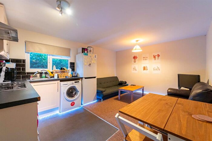 1 Bedroom Flat To Rent In Oakfield Road, Selly Oak, Birmingham, B29