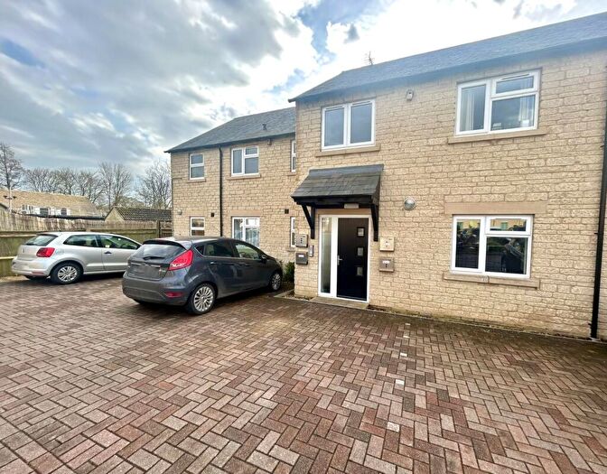 2 Bedroom Apartment To Rent In Cricklade Road, Cirencester, Gloucestershire, GL7