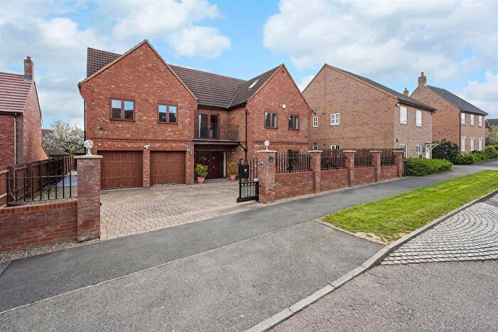 6 Bedroom Detached House For Sale In Ashford Crescent, Grange Farm, Milton Keynes, MK8