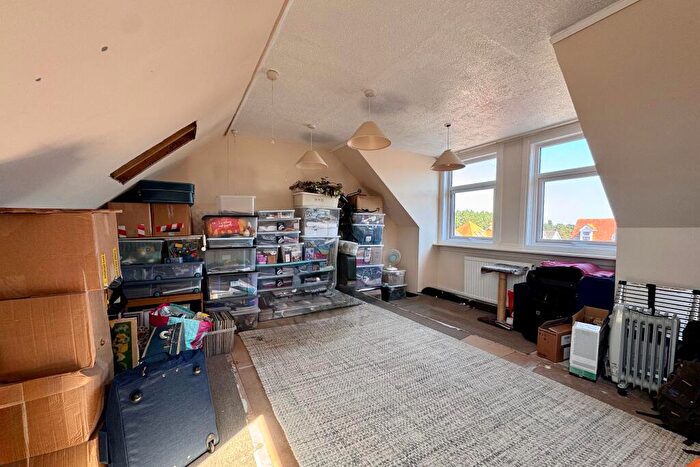 4 Bedroom Semi-Detached House For Sale In Linden Road, Swanage, BH19 - Photo 11