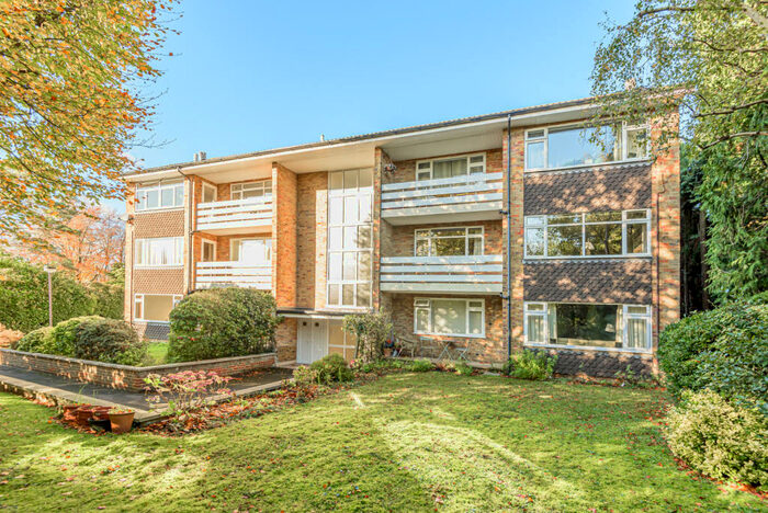 2 Bedroom Apartment To Rent In Warren Road, Guildford, Surrey, GU1