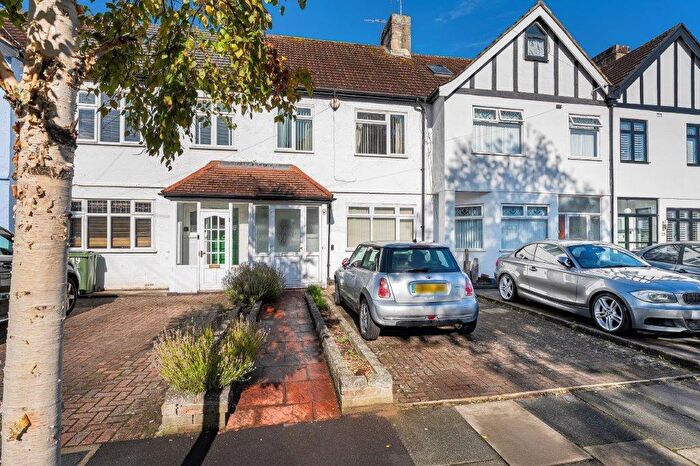 3 Bedroom Terraced House For Sale In Grasdene Road, London, SE18