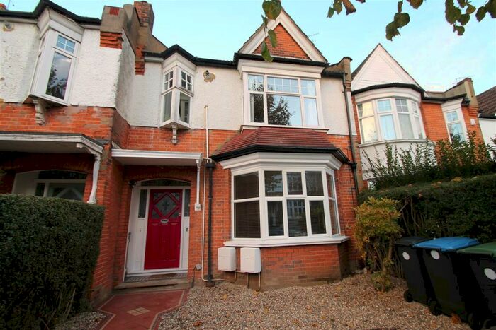 1 Bedroom Flat To Rent In New River Crescent, Palmers Green, London, N13