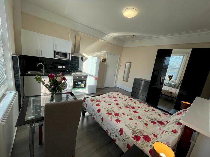 Studio To Rent In Philbeach Gardens, London SW5