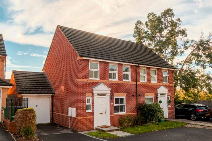 2 Bedroom Semi-Detached House To Rent In Huntingdon Gardens, Newbury, RG14