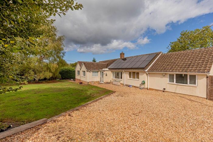 4 Bedroom Detached Bungalow For Sale In Stoppers Hill, Brinkworth, SN15