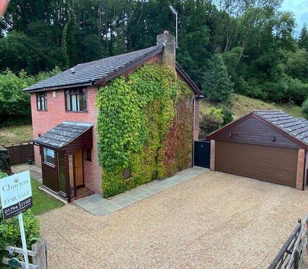 4 Bedroom Detached House For Sale In Barley Hill, Dunbridge, Romsey, Hampshire, SO51