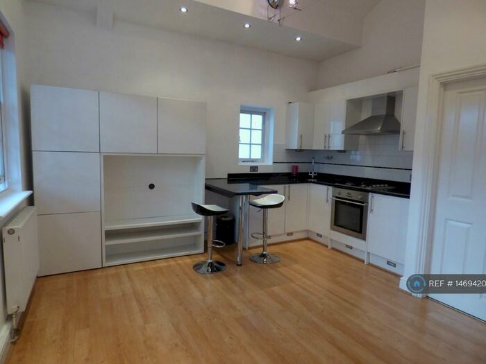1 Bedroom Flat To Rent In Regency House, Surbiton, KT5