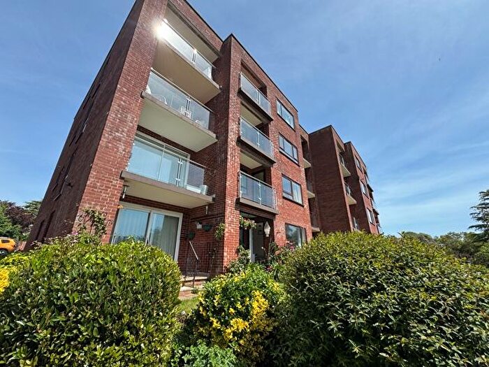 2 Bedroom Flat To Rent In Douglas Avenue, Exmouth, EX8