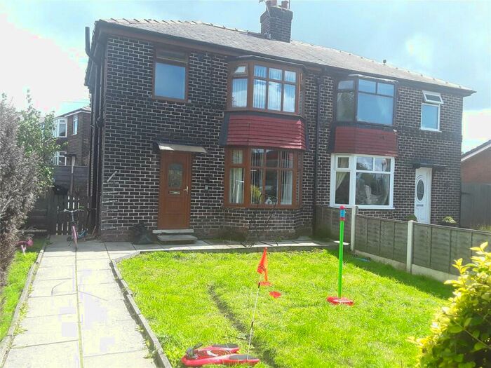 3 Bedroom Semi-Detached House To Rent In Middleton Road, Heywood, Rochdale, OL10