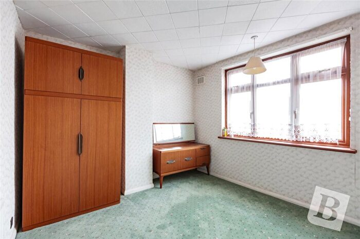 3 Bedroom End Of Terrace House For Sale In Askwith Road, Rainham, RM13