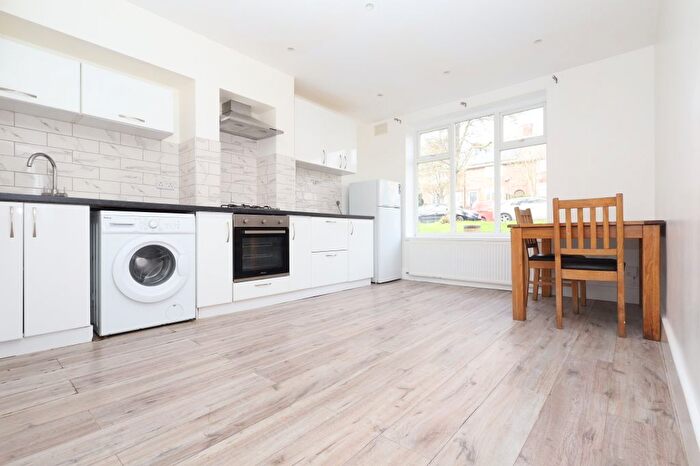 3 Bedroom Maisonette To Rent In Wittenham Way, Chingford, E4