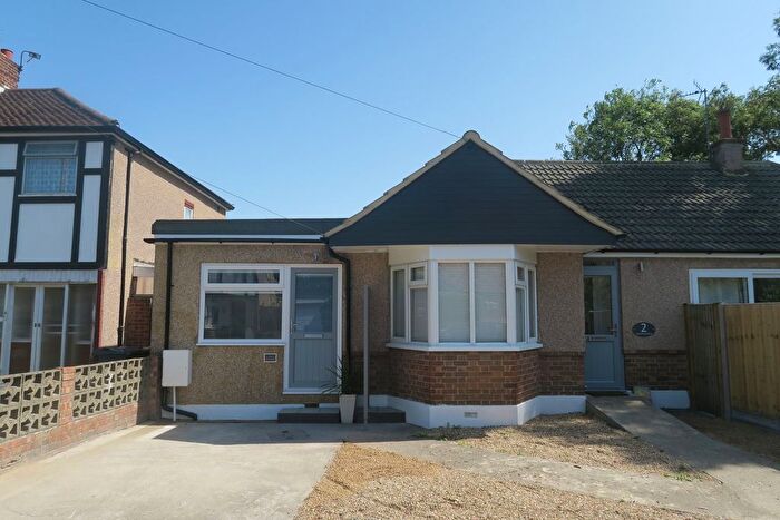 Studio To Rent In Dorchester Drive, Feltham, TW14