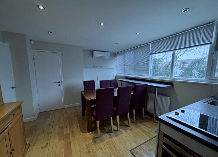 1 Bedroom Flat To Rent In Shirehall Park, London, NW4