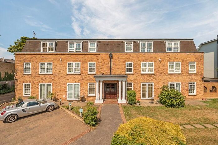 2 Bedroom Flat To Rent In St. James's Road, Hampton Hill, TW12