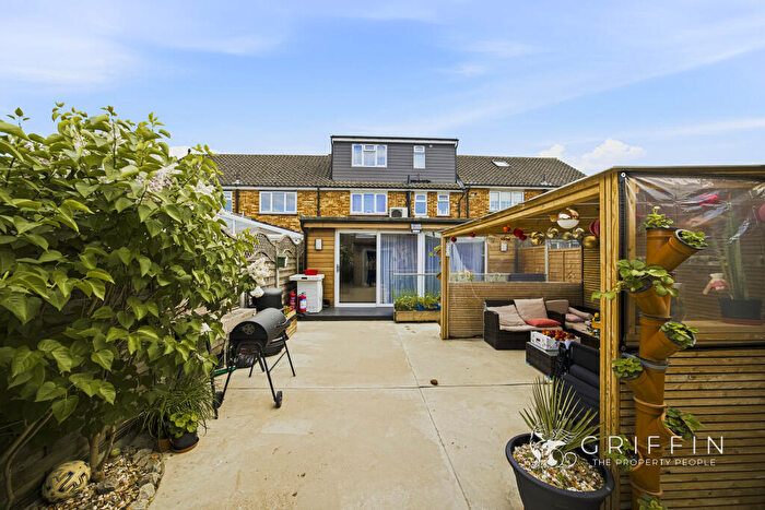 5 Bedroom Terraced House For Sale In Dacre Crescent, Aveley, RM15