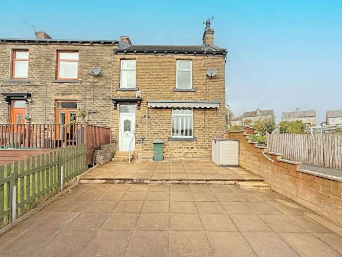 3 Bedroom Terraced House For Sale In Fountain Terrace, Wyke, Bradford, BD12