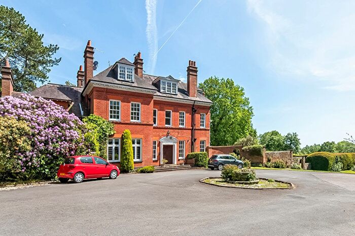 3 Bedroom Flat For Sale In Broadway, Oxted, RH8