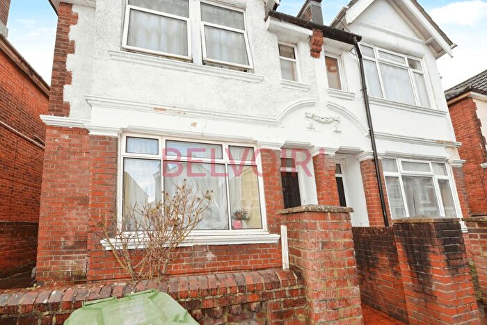 5 Bedroom Semi-Detached House To Rent In Harborough Road, Polygon, Southampton, SO15