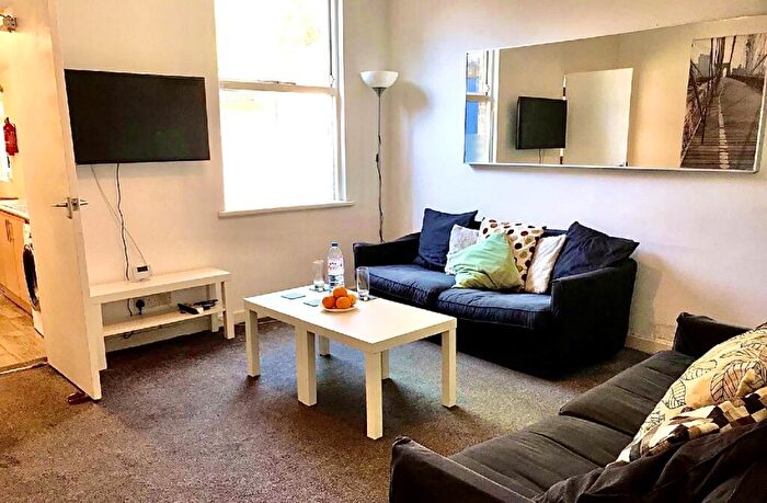 3 Bedroom House To Rent In City Road (), Dunkirk, Nottingham, Nottinghamshire, NG7