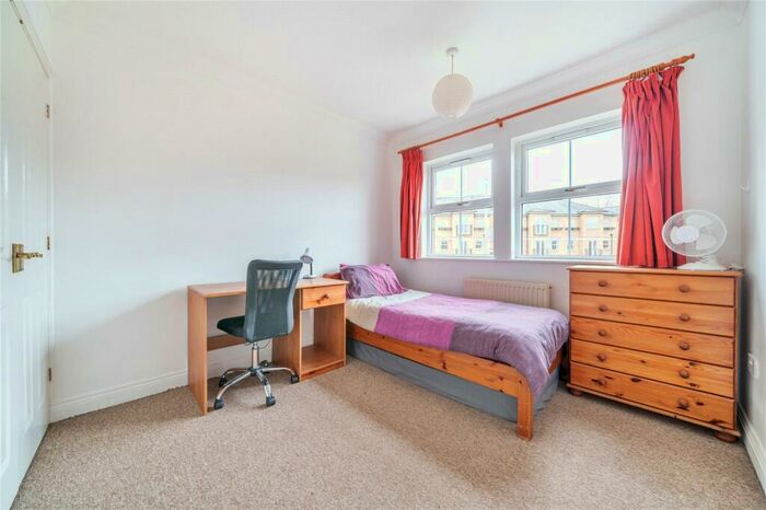 3 Bedroom Apartment For Sale In Venneit Close, Oxford, OX1