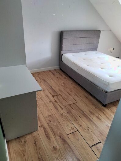 1 Bedroom Flat To Rent In Athlone Grove, Leeds, West Yorkshire, LS12