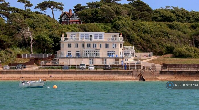 3 Bedroom Flat To Rent In Pilots Point, Totland Bay, PO39