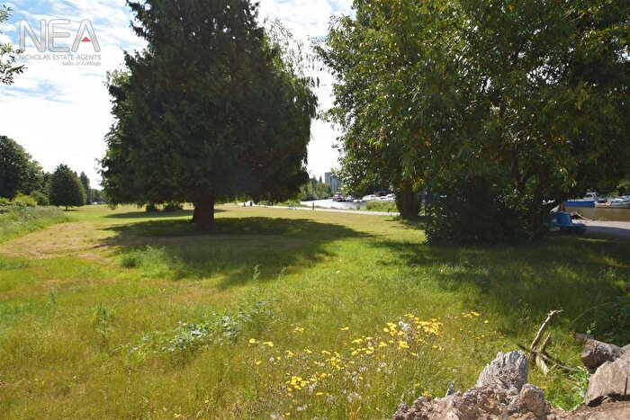 2 Bedroom Flat To Rent In Cardinal Close, Caversham, Reading, RG4