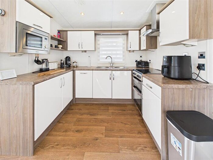 2 Bedroom Park Home For Sale In Oaklands Holiday Park, CO16