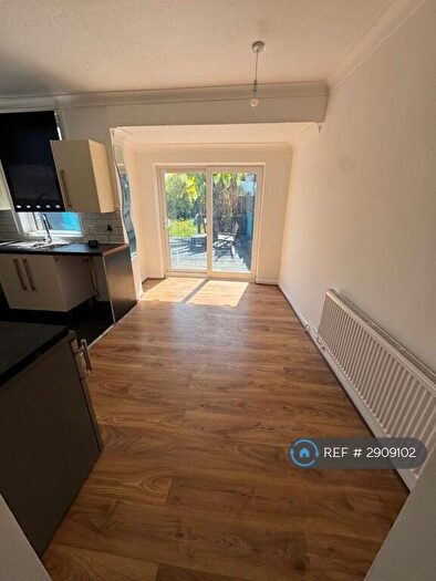 3 Bedroom Semi-Detached House To Rent In Corkwell St, Chatham, ME4