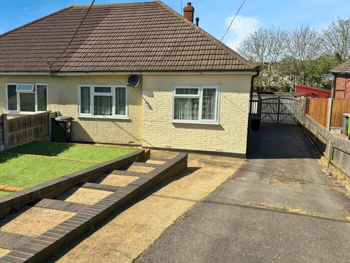 2 Bedroom Bungalow To Rent In Rayleigh, Essex, SS6