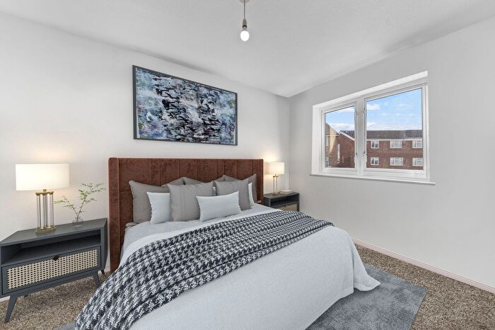 3 Bedroom Detached House For Sale In Epping Walk, Daventry, NN11