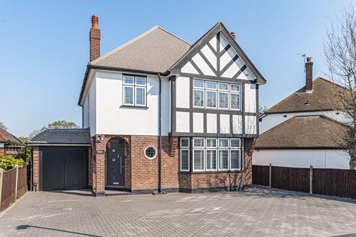 4 Bedroom Detached House For Sale In Upperton Road, Sidcup, DA14