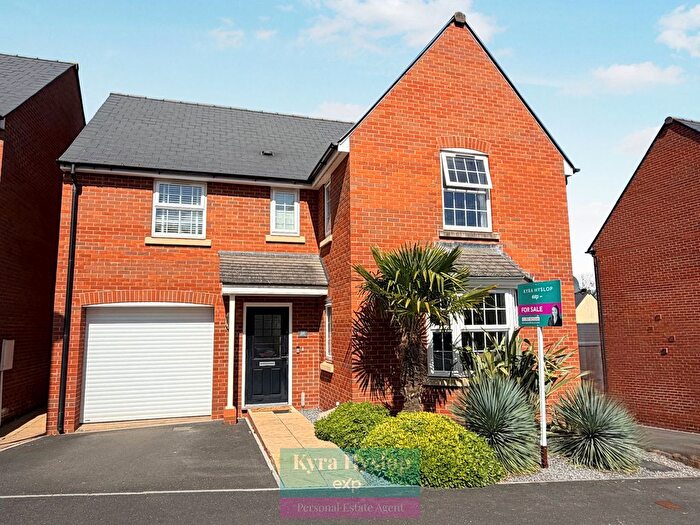 4 Bedroom Detached House For Sale In Sandoe Way, Exeter, EX1