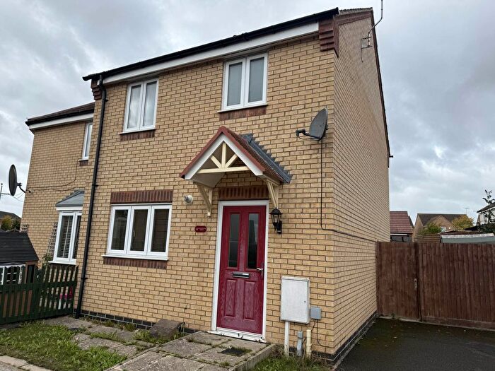 3 Bedroom End Of Terrace House To Rent In Folkestone Drive, Corby, NN18