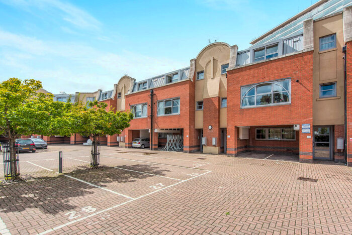 1 Bedroom Apartment To Rent In Sundial Court, Surbiton, KT5