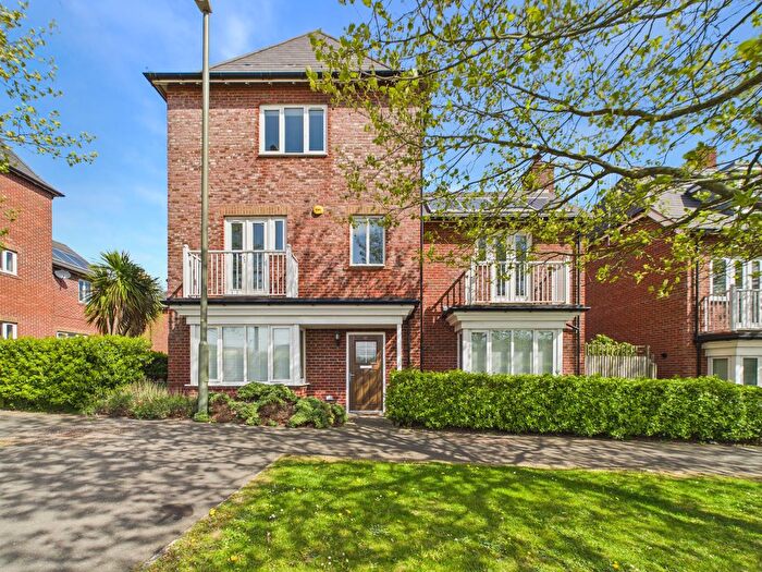 4 Bedroom Detached House For Sale In Inglis Way, London, NW7