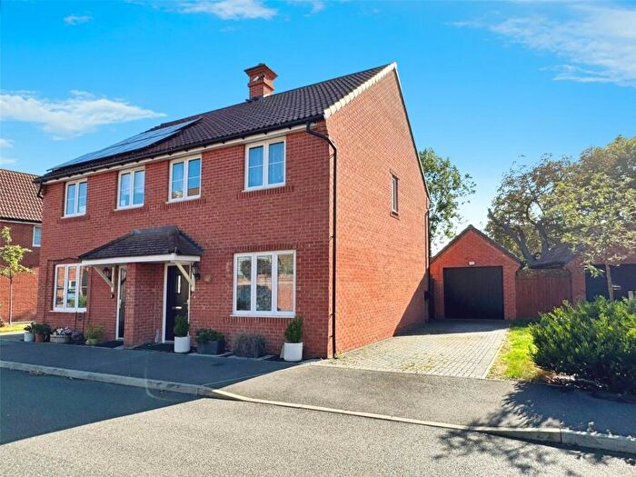 3 Bedroom Semi-Detached House For Sale In Bakers Place, Woodley, Reading, RG5