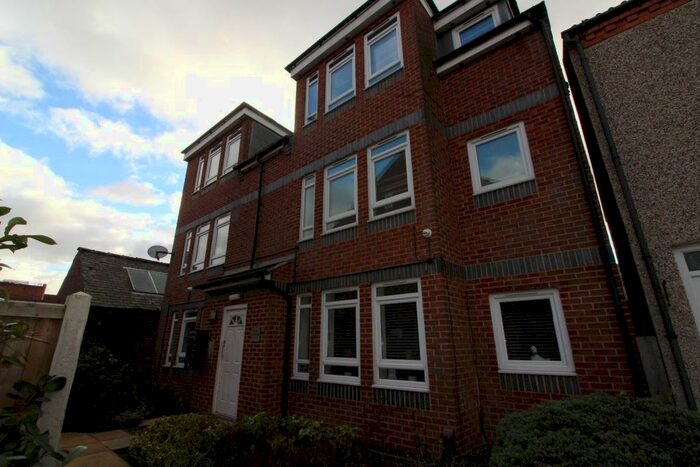 2 Bedroom Flat To Rent In Titchfield Terrace, Hucknall, Nottingham NG15