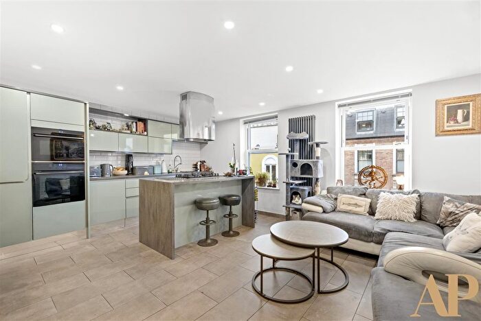 2 Bedroom Flat To Rent In Battersea Church Road, London, SW11