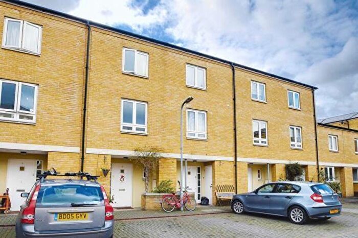 3 Bedroom House To Rent In Blundell Close, London, E8