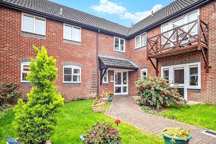 2 Bedroom Apartment For Sale In Marlborough Road, Old Town, Swindon, Wiltshire, SN3