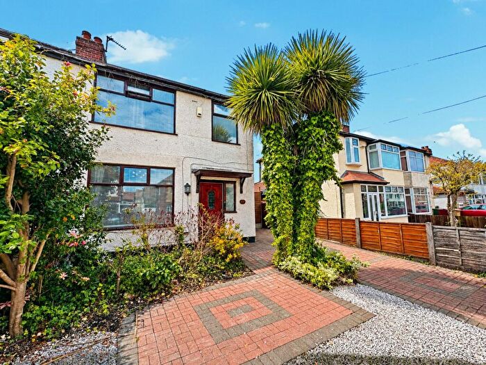 3 Bedroom Semi-Detached House For Sale In Glenmore Avenue, Farnworth, BL4