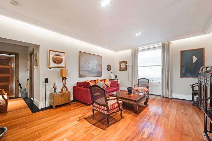 2 Bedroom Flat To Rent In Holland Park, London, W11