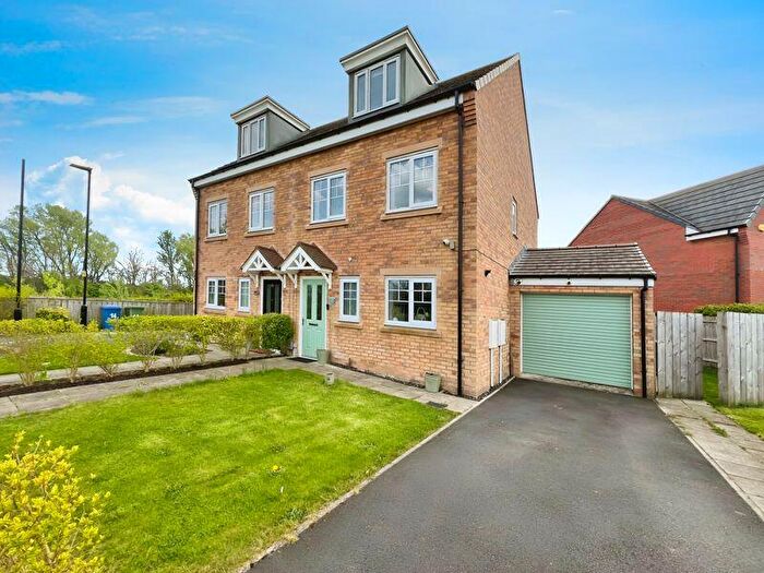 3 Bedroom Town House For Sale In Nicholson Close, Dinnington, NE13