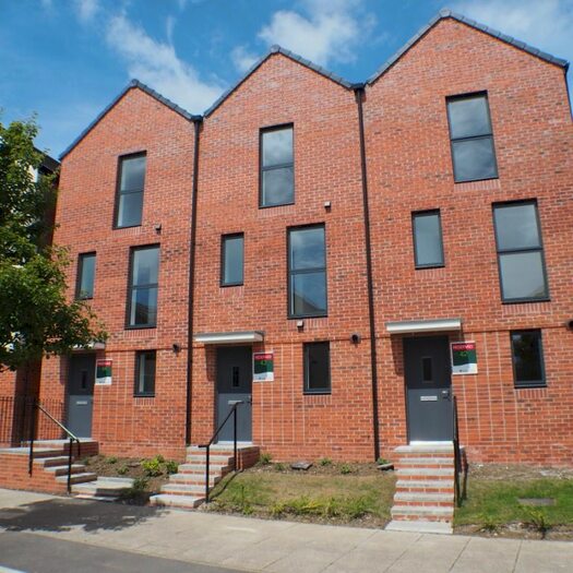 3 Bedroom Town House To Rent In Langdon Road, Mariners Walk, Swansea, SA1